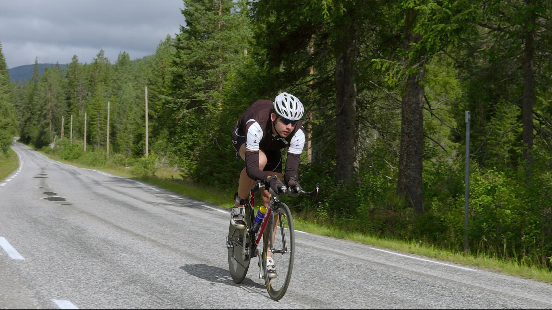 “帕布罗·马特拉:阿根廷美洲狮队的防守领袖与战术创新者”